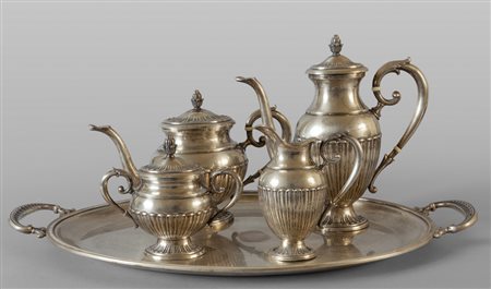 Servizio in argento da thè composto da quattro 