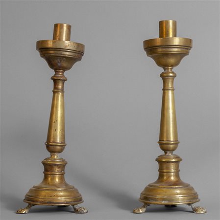 Due candelieri in ottone, sec.XIX<br>h.cm.26