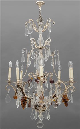 Lampadario a otto luci in metallo con ricca 