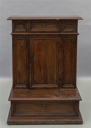 Inginocchiatoio Luigi XIV in noce, 