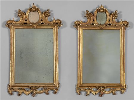 Coppia di specchiere in legno intagliato e 