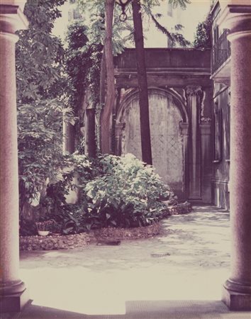 Luigi Ghirri (1943-1992)  - Milano, Palazzo ex Serbelloni, 1986/1987