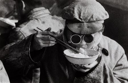 Marc Riboud (1923-2016)  - Cafeteria in Stelmill, Anshan, 1957