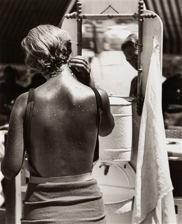 Jacques-Henri Lartigue (1894-1986)  - Chou Valton à la plage - La Garoupe Cap D'Antibe, 1932