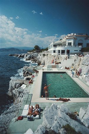 Slim Aarons (1916-2006)  - Eden-Roc Pool, 1976