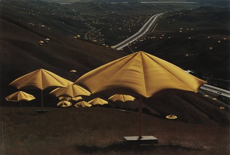 CHRISTO  (1935 - 2020) - The umbrellas, Japan.