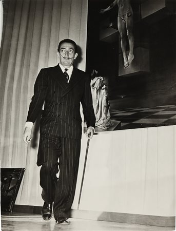 VITALE EZIO (1926 - 1991) - Salvador Dalì a Palazzo Rospigliosi, Roma 1954.