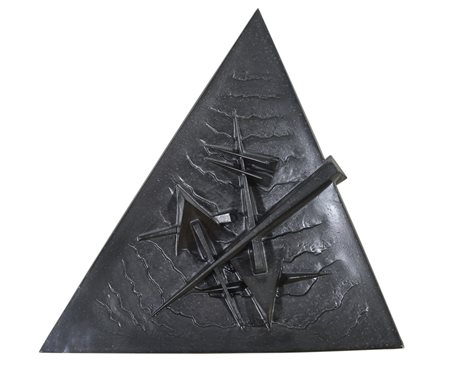 POMODORO ARNALDO (n. 1926) - Piatto triangolare.