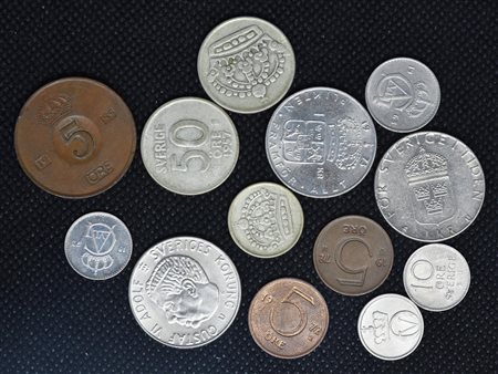 LOTTO DI MONETE composto da 13 monete svedesi: - 5 ore 1955 - 5 ore 1972 - 5...