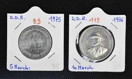LOTTO DI MONETE composto da 2 monete tedesche: - 5 marchi DDR 1975,...