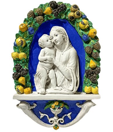 Maiolica raffigurante Madonna con bambino, fine XIX secolo. Copia di â€œDella Robbiaâ€. H cm 93. Larghezza cm 62. Profo