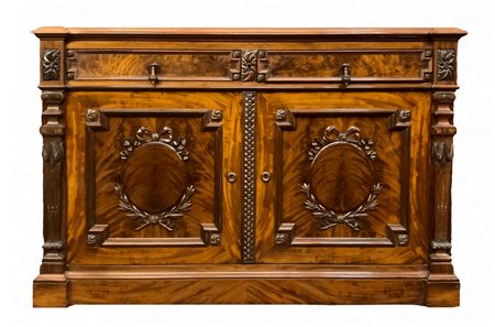 Credenza- servante in piuma di mogano con intagli e cornici applicate sul fronte. Due sportelli, due cassetti superiori 