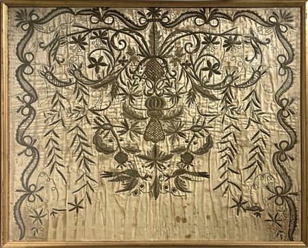 Paliotto ricamato in oro raffigurante ramage con vaso e foglie. XVIII secolo. In cornice cm 91x110