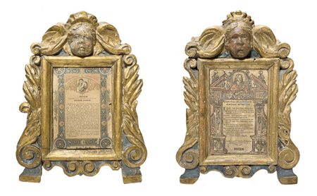 Coppia Cartegloriae in legno laccato e dorato, inizi XVIII secolo. H cm 40 x30