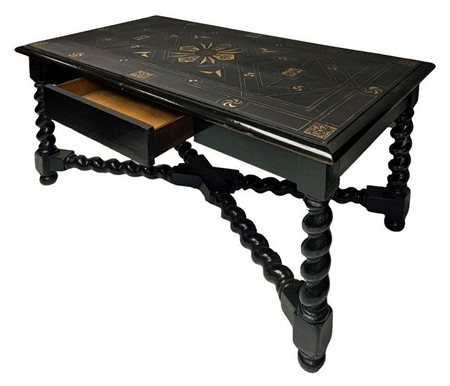 Scrittoio Luigi XIII , secolo XVII in legno ebanizzato nero, piano intarsiato in avorio sandraccato con al centro grande