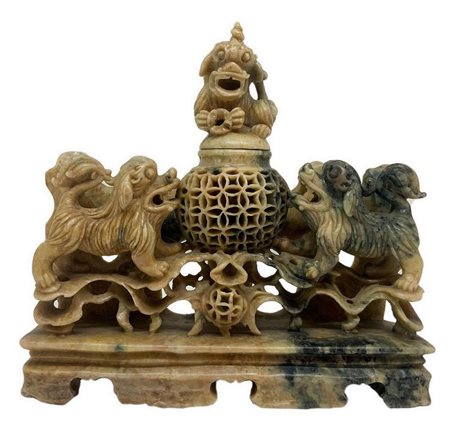 Bruciaprofumi monumentale in pietra saponaria raffigurante due Shishi (una creatura metÃ  leone e metÃ  cane). Dinastia 