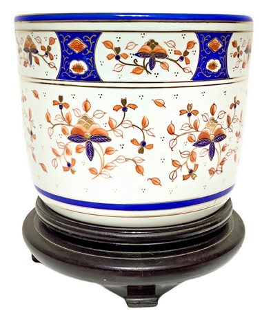 Cachepot cinese con decorazioni florali in arancio e blu, base in legno