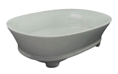 Bacinella lavamani in ceramica verde narciso, probabile dinastia Song. La bacinella Ã© ovale, con i lati obliqui e sotti