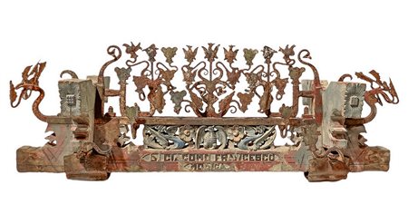 Frammento di carretto, fascia di fuso. In legno policromo scolpito a putti, mascheroni e ferro battuto alla forgia in st