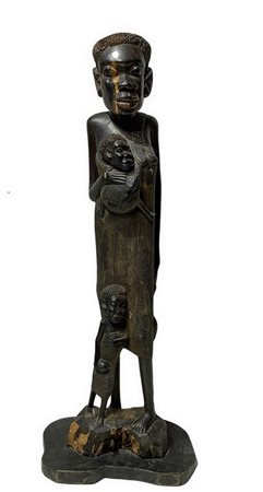 Scultura lignea Africa, donna con due bambini. H cm 103, base Cm 38.