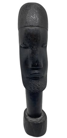 Scultura lignea raffigurante uomo africano. H cm 31, base cm 9