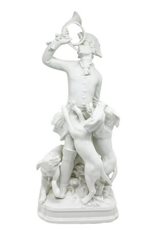 Meissen, statuetta in porcellana bianca raffigurante cacciatore con cani. XX secolo. H cm 34. Base cm 13x13