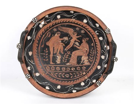 GRANDE PHIALE APULA A FIGURE ROSSE
Attribuito al gruppo dei Pittori di Dario e dell’Oltretomba, 340 - 330 a.C.