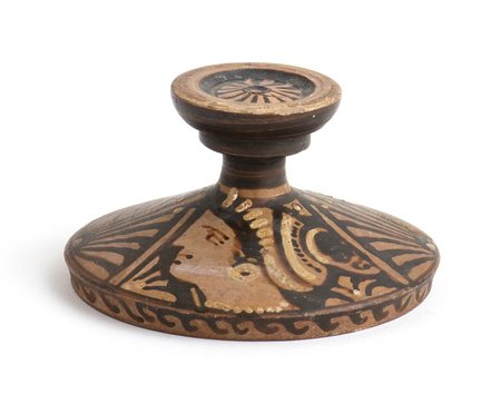 COPERCHIO DI LEKANIS APULA A FIGURE ROSSE
Seconda metà del IV secolo a.C.