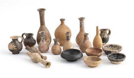 GRUPPO DI DICIOTTO VASETTI A VERNICE NERA
III - I secolo a.C.