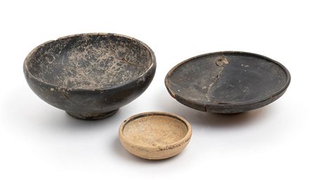 GRUPPO DI TRE VASETTI A VERNICE NERA
III - I secolo a.C.