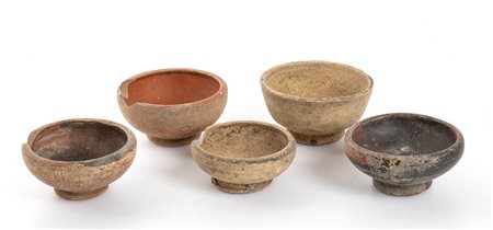 GRUPPO DI CINQUE PICCOLE CIOTOLE A VERNICE NERA
III secolo a.C.