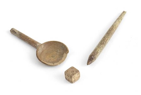 GRUPPO DI TRE OGGETTI IN OSSO
I - II secolo d.C.