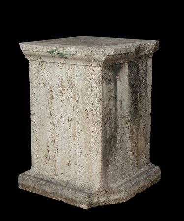 GRANDE BASAMENTO IN TRAVERTINO
XVIII secolo