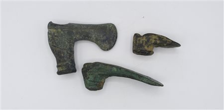 TRE ASCE LURISTAN DATAZIONE: VIII-VII sec. a. C. MATERIA E TECNICA: bronzo...