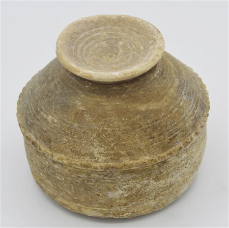 OLLA CON COPERCHIO DATAZIONE: I millennio a. C. MATERIA E TECNICA: alabastro...