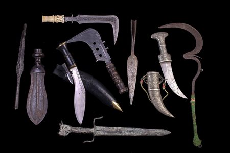 COLLEZIONE 9 ARMI ANTICHE E MODERNE