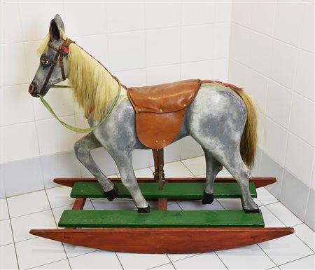 CAVALLINO A DONDOLO IN LEGNO con coda e criniera in crine di cavallo,...