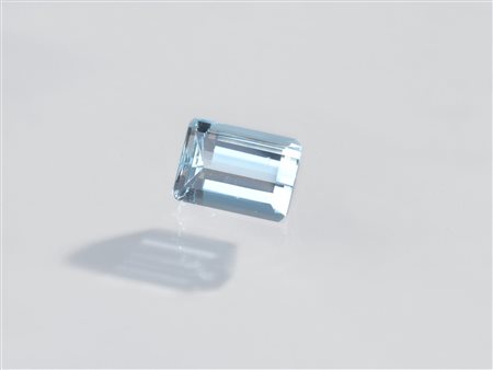 ACQUAMARINA CT 8.72 di forma rettangolare ad angoli tronchi, taglio a gradini...