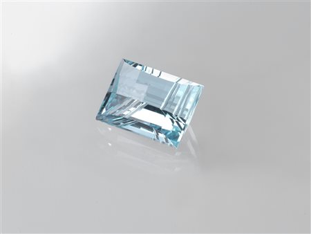 ACQUAMARINA CT 13.70 di forma rettangolare, taglio fantasia mm 17,16x12,77x8,05