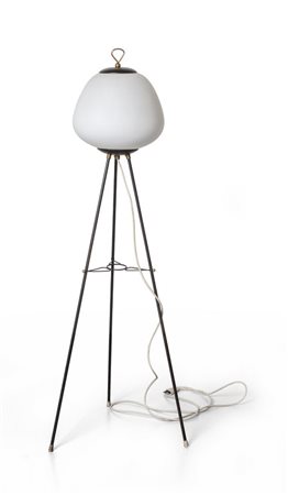 UNA LAMPADA DA TERRA, anni '50. <br>Acciaio 