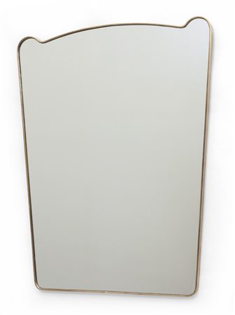 UNO SPECCHIO DA PARETE, anni '50. <br>Ottone, 