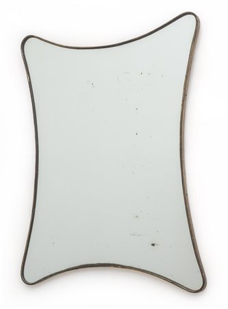 UNO SPECCHIO DA PARETE, anni '50. <br>Ottone, 