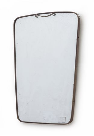 UNO SPECCHIO DA PARETE, anni '50. <br>Ottone, 