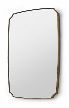 UNO SPECCHIO DA PARETE, anni '50. <br>Ottone, 