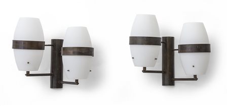 DUE LAMPADE DA PARETE, anni '50. <br>Ottone 