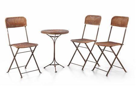 TRE SEDIE PIEGHEVOLI E UN TAVOLINO, anni 