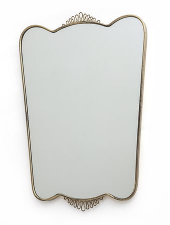 UNO SPECCHIO DA PARETE, anni '50. <br>Ottone, 