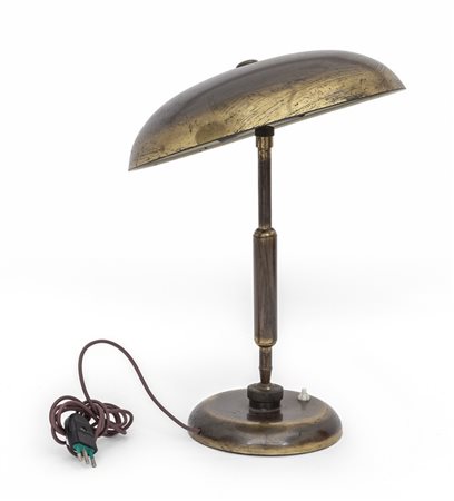 UNA LAMPADA DA TAVOLO, anni '50. <br>Ottone. 