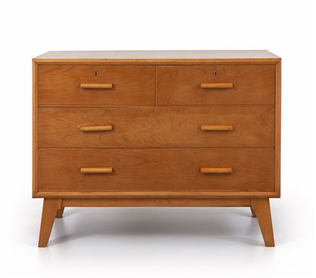 UNA CASSETTIERA, anni '50. <br>Legno di faggio, 