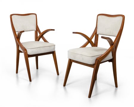 DUE POLTRONCINE, anni '50. <br>Legno di noce, 